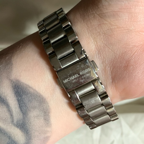 Michael Kors Silver Watch - Picture 2 of 3